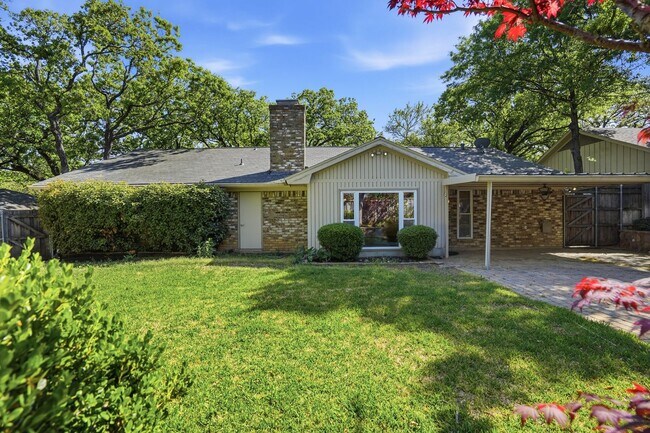 Building Photo - Amazing in Arlington