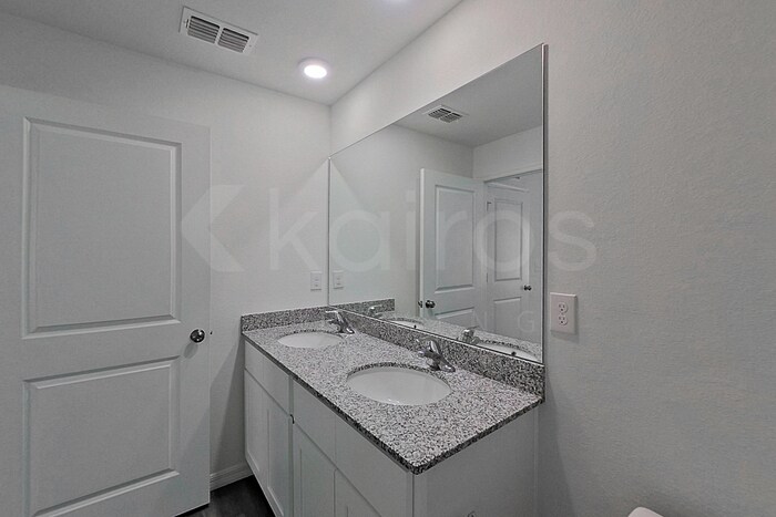 Building Photo - 21262 Quesada Ave