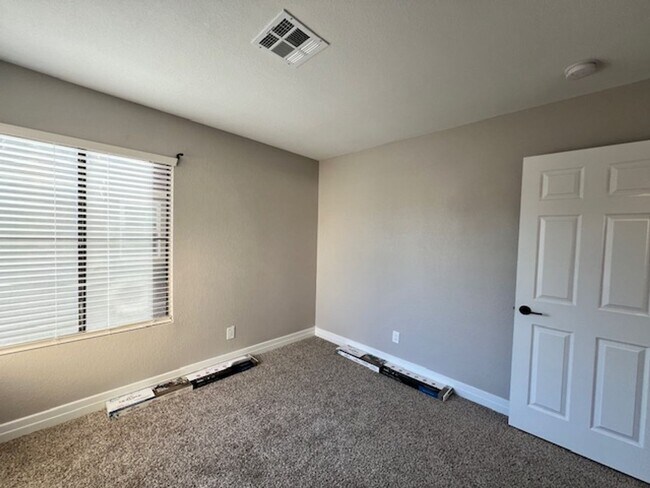 Building Photo - Fabulous 3 bedroom  Home