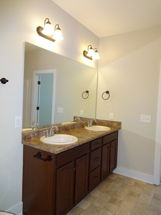 Building Photo - Home for rent in Calera, AL! Available to View Now!!!