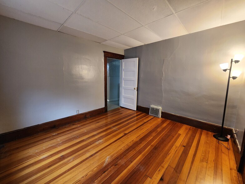 Building Photo - 201 Montgomery St