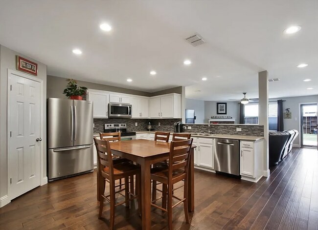 Building Photo - VIEW NOW/COMING SOON - Spacious 5-Bedroom Home in Allen with Office, 2 Living Areas & First-Floor...