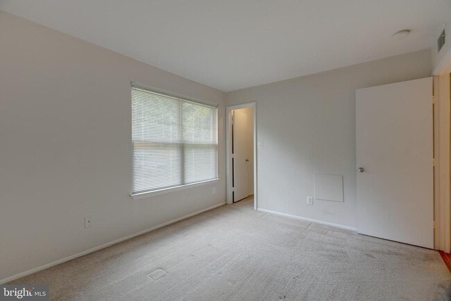 Building Photo - 1727 Ascot Way