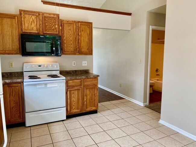 Building Photo - COMING SOON!! Great 3 Bedroom 2 Bathroom R...