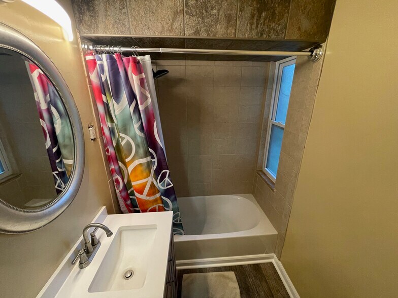 Building Photo - 1991 Glen Garry Dr