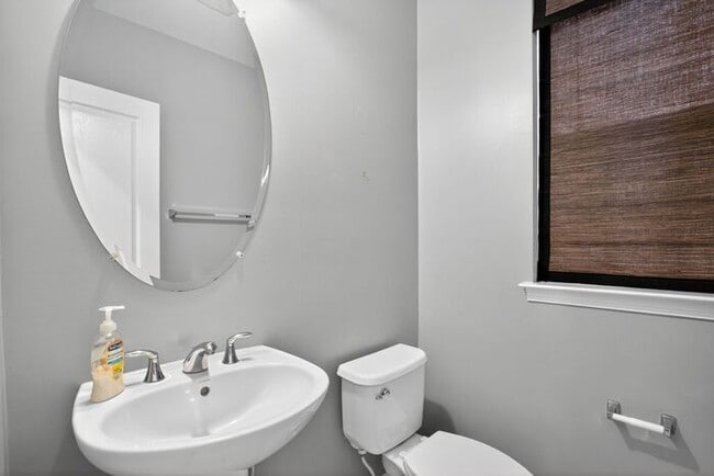 Building Photo - 43527 Wild Iris St