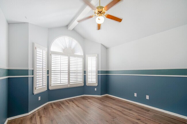 Building Photo - 918 Calle Cumbre Ct