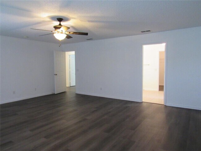 Building Photo - 202 Walnut Crest Run