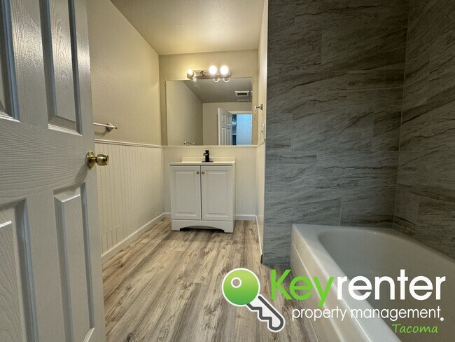 Building Photo - Must-have 3Bed/1Bath Tacoma Home + 50% Off...