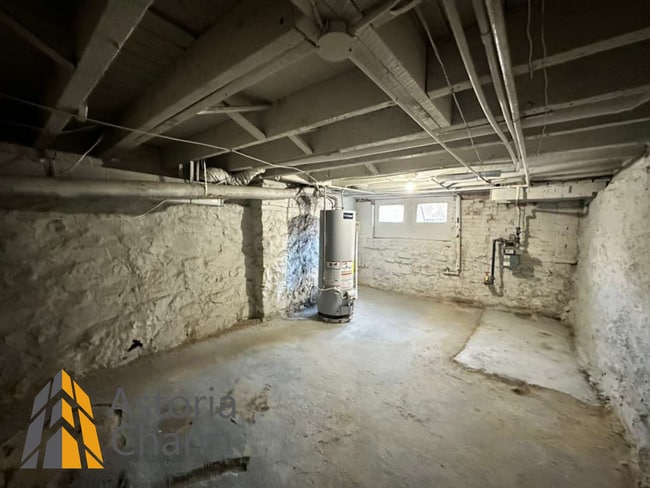 Building Photo - 3 Bedroom Rowhome with Deck and Updated Kitchen