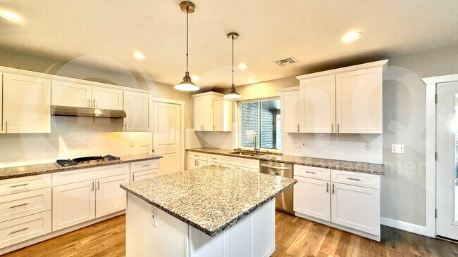 Building Photo - 2502 E Sahuaro Dr