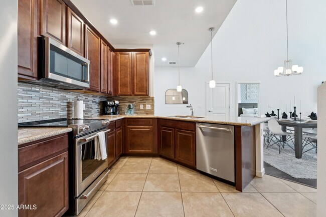 Building Photo - 2511 W Queen Creek Rd