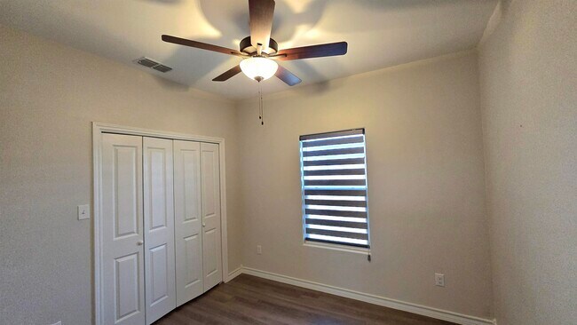 Building Photo - 6007 Vero Dr