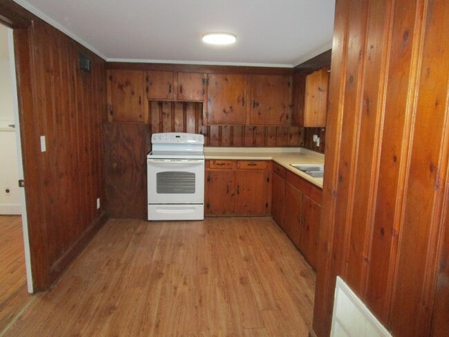 Building Photo - 7 Harby Ave