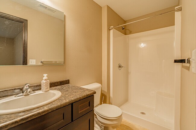 Building Photo - 3717 McKenzie Dr SE