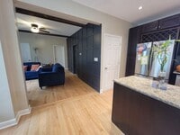Building Photo - 421 La Fox River Dr