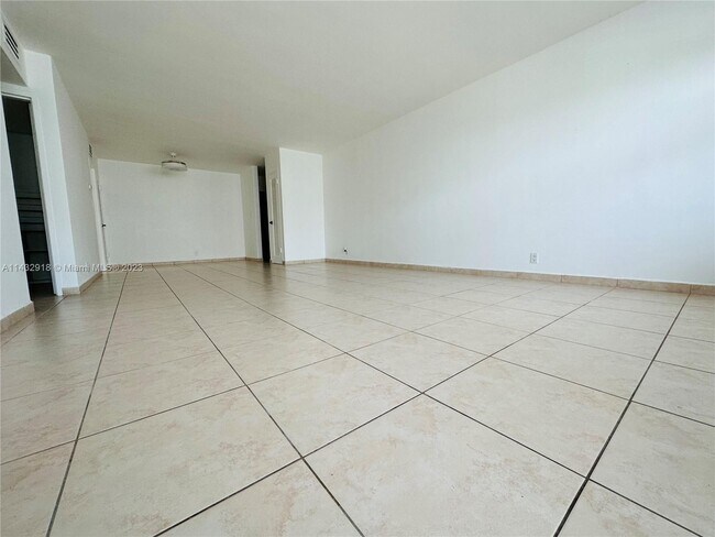 Building Photo - 9225 Collins Ave