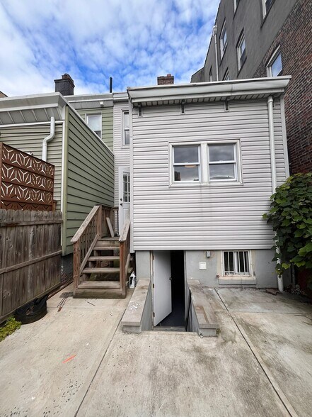 Building Photo - 309 Summit Ave