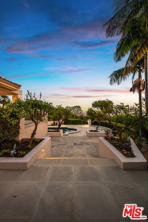 Building Photo - 1136 Calle Vista Dr