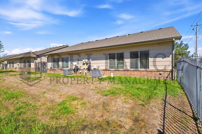 Building Photo - 13601 Hunters View St