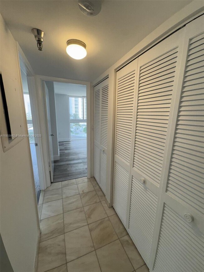 Building Photo - 15645 Collins Ave