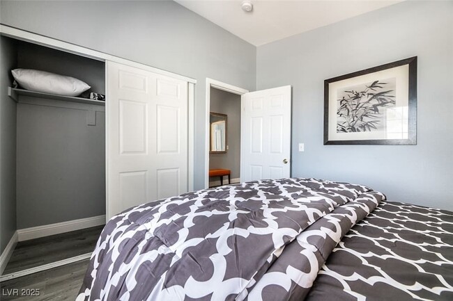 Building Photo - 3833 Via Lucia Dr