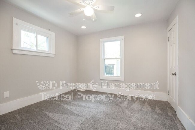 Building Photo - 3692 E 147th St