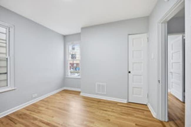 Building Photo - Well-maintained 3-bedroom, 1-bath home in Carnegie! Available Now!!