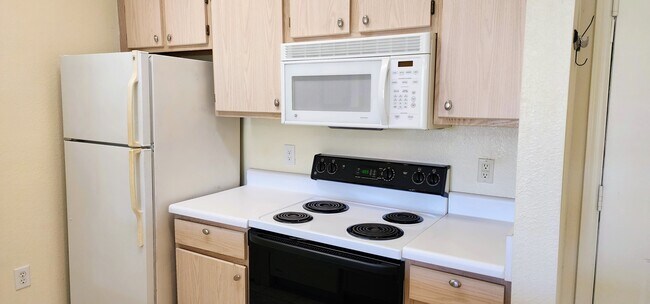 Building Photo - 5451 Vineland Rd