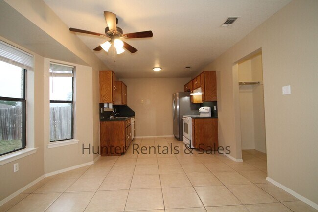 Building Photo - 4604 Fieldcrest Dr