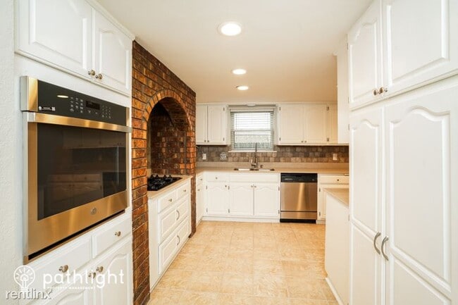 Building Photo - 3 br, 2 bath House - 2640 W Dallas Street ...