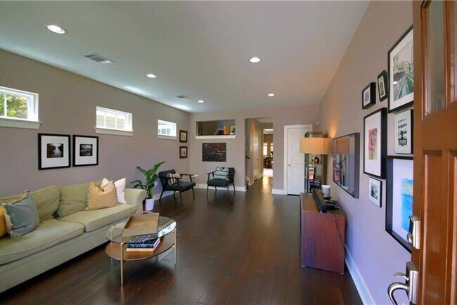 Building Photo - 5106 Caswell Ave