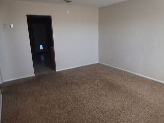 Building Photo - 419 W Wilson Ave