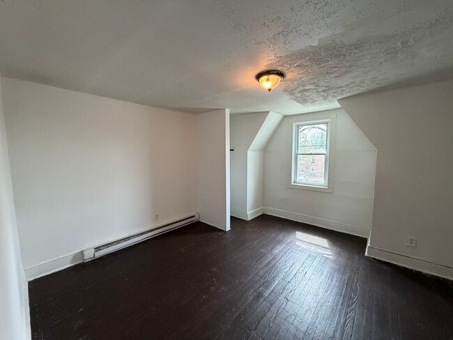 Building Photo - 639 Haws Ave