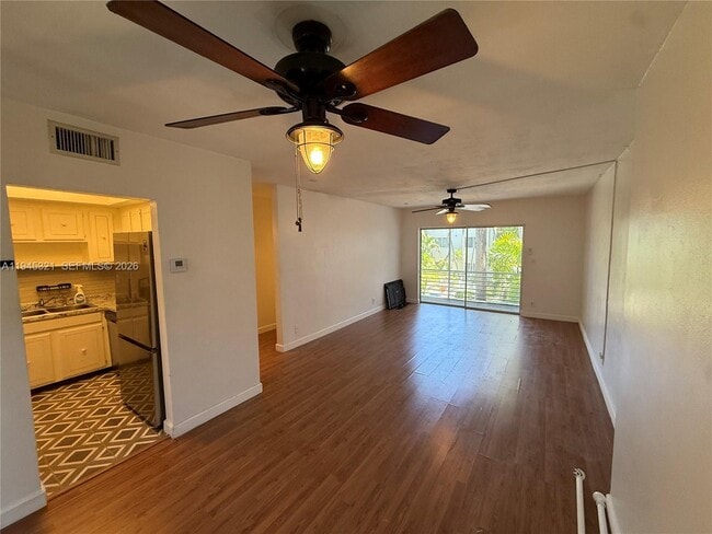 Building Photo - 1535 SE 15th St