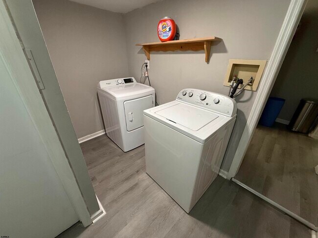 Building Photo - 105 N Richards Ave