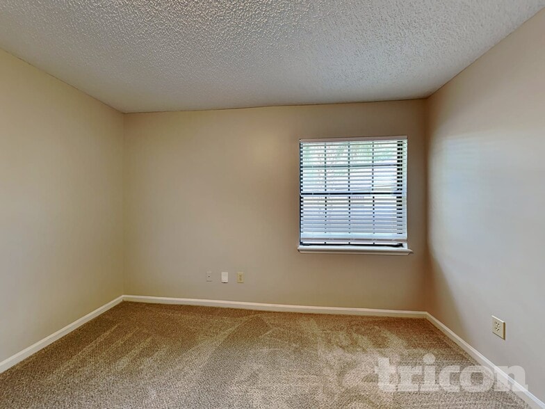 Building Photo - 2999 Tuscarora Tr