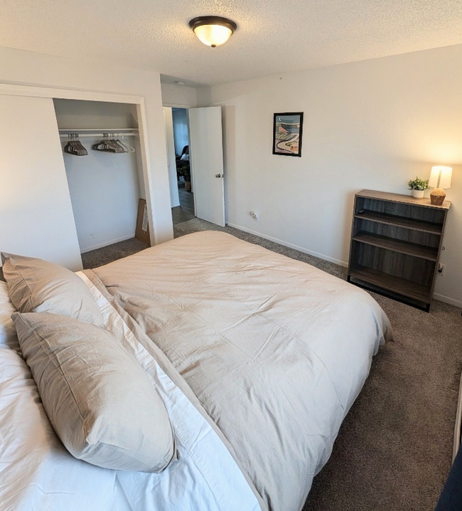 Building Photo - 1009 W 30th Ave