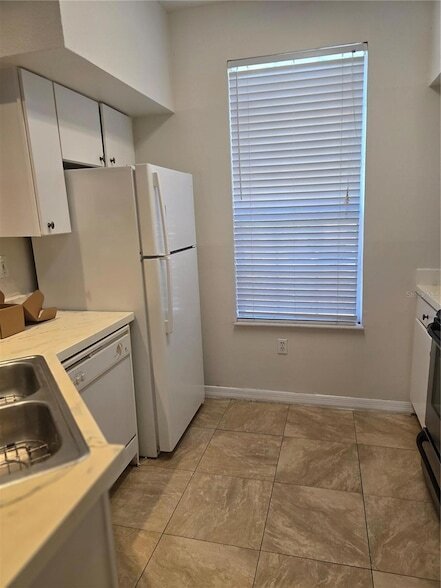 Building Photo - 9228 Lake Chase Island Way