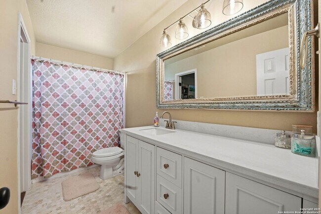 Building Photo - 711 Midway Crest