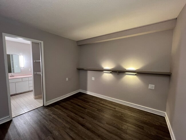 Building Photo - Beech St. Apartment