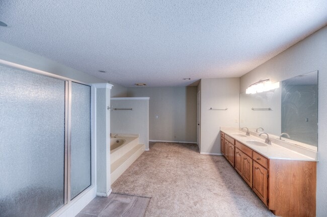 Building Photo - 7114 E 90th Pl