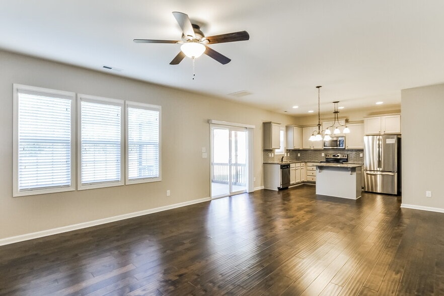 Building Photo - 244 E Webber Ln