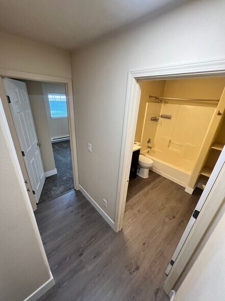 Building Photo - 33 E Lacrosse Ave