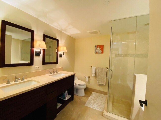 Building Photo - Fully furnished unit at the Watermark!