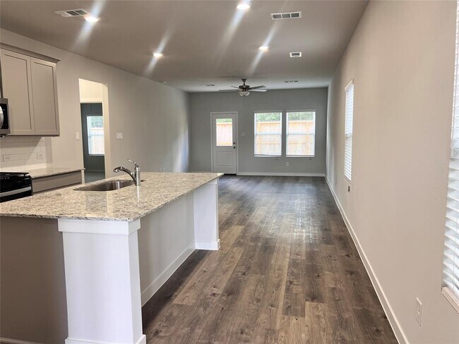 Building Photo - 7870 Alset Dr