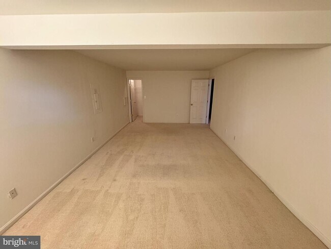 Building Photo - A rare opportunity to experience spacious, sophisticated living in a premier location.