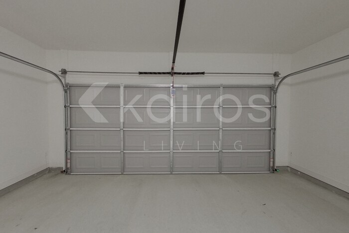 Building Photo - 8008 Hendrick Dr