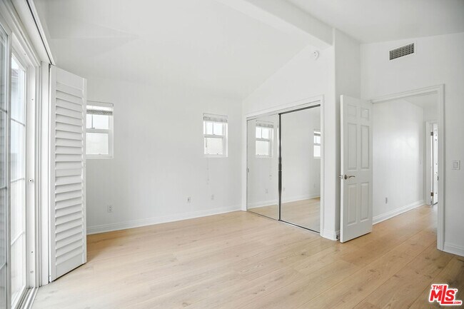 Building Photo - 6440 Lunita Rd