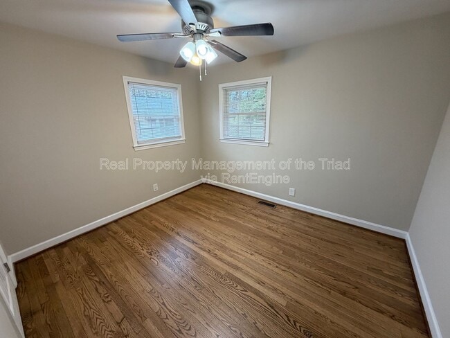 Building Photo - 2748 Lyndhurst Ave